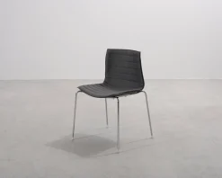 Arper Catifa 46 stol mörkgrå