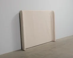 Forms & Objects Plus sänggavel 160 cm beige