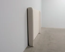 Forms & Objects Plus sänggavel 160 cm beige