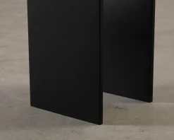 Kristina Dam Studio Pedestal sidobord svart