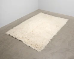Layered Fallingwater matta 180 x 270 cm Bone White