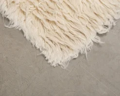 Layered Fallingwater matta 180 x 270 cm Bone White