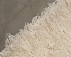Layered Fallingwater matta 180 x 270 cm Bone White