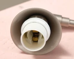 Vägglampa i metall
