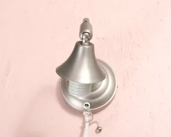 Vägglampa i metall